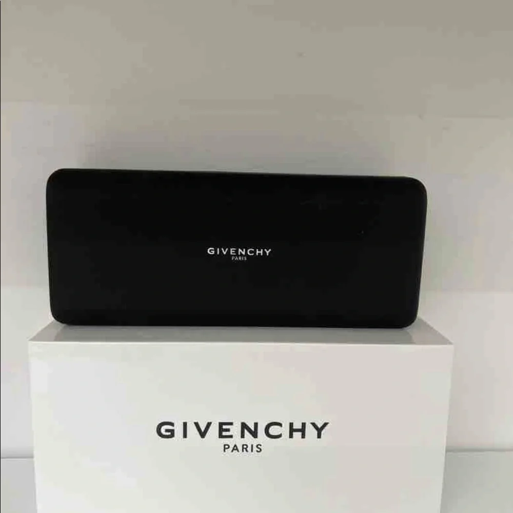 Givenchy GV red sunglasses-new in box - Picture 2 of 3